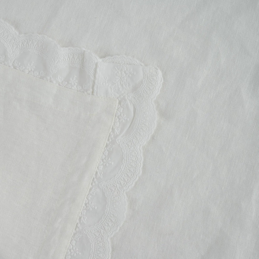 French Linen Tablecloth with Lace – Custom Size, Handmade, Matching Napkins, Wedding & Farmhouse Dining Décor, Rectangle or Square